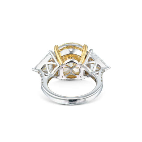 NO RESERVE - COLOURED DIAMOND AND DIAMOND RING - photo 2