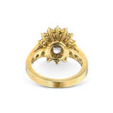 COLOURED DIAMOND AND DIAMOND RING - photo 2