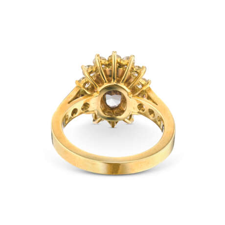 COLOURED DIAMOND AND DIAMOND RING - photo 2