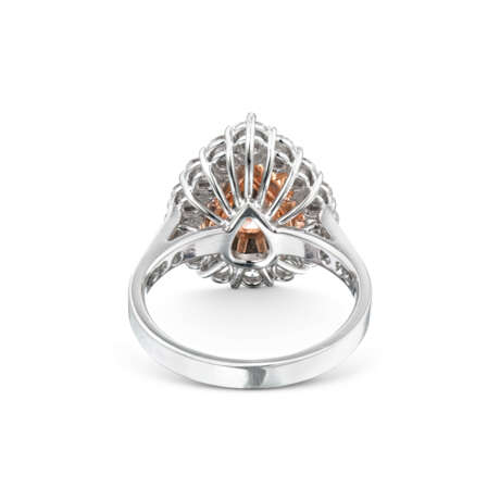 COLOURED DIAMOND AND DIAMOND RING - photo 2