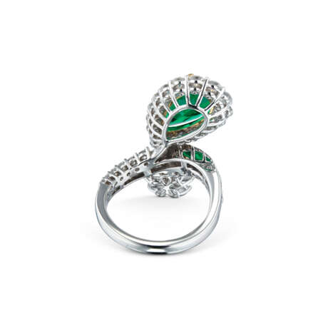 EMERALD AND DIAMOND RING - фото 2