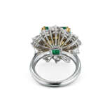EMERALD AND DIAMOND RING - photo 2