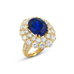 SAPPHIRE AND DIAMOND RING