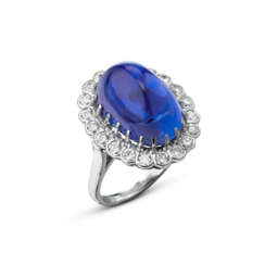 SAPPHIRE AND DIAMOND RING