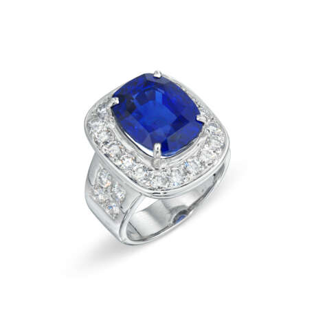 NO RESERVE - SAPPHIRE AND DIAMOND RING - фото 1