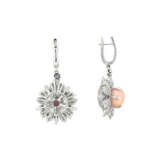 NO RESERVE - CONCH PEARL AND DIAMOND PENDENT EARRINGS - photo 2