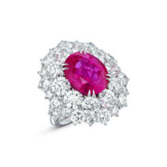 COLOURED SAPPHIRE AND DIAMOND RING