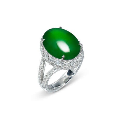 JADEITE AND DIAMOND RING - Foto 1