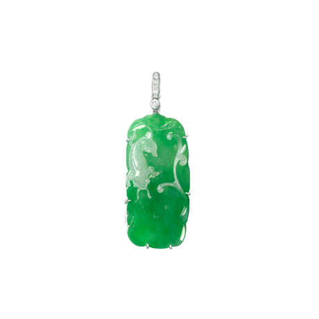 NO RESERVE - JADEITE AND DIAMOND PENDANT - Foto 1