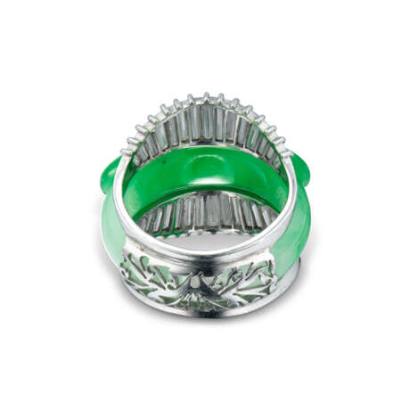 JADEITE SADDLE RING AND DIAMOND JACKET - photo 2