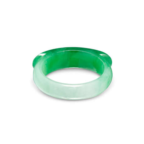 JADEITE SADDLE RING AND DIAMOND JACKET - photo 4