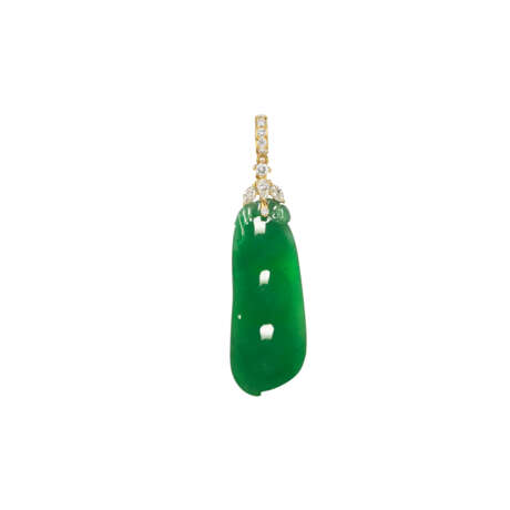NO RESERVE - JADEITE AND DIAMOND PENDANT - photo 1