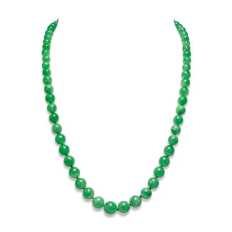 NO RESERVE - JADEITE BEAD NECKLACE; TOGETHER WITH A PAIR OF JADEITE AND DIAMOND EARRINGS - photo 6