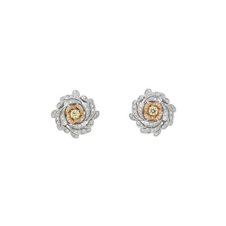 SET OF COLOURED DIAMOND AND DIAMOND JEWELLERY - Foto 2