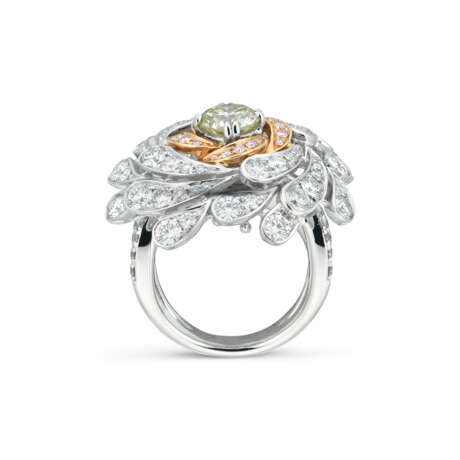 SET OF COLOURED DIAMOND AND DIAMOND JEWELLERY - Foto 5