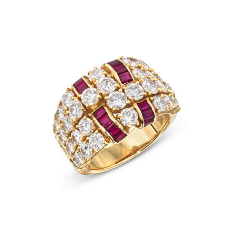TWO PIAGET DIAMOND AND RUBY/SAPPHIRE RINGS - Foto 2