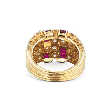 TWO PIAGET DIAMOND AND RUBY/SAPPHIRE RINGS - Foto 3