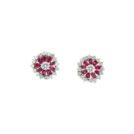 NO RESERVE - GRAFF RUBY AND DIAMOND EARRINGS; TOGEHTER WITH A RUBY AND DIAMOND RING - photo 2