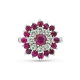 NO RESERVE - GRAFF RUBY AND DIAMOND EARRINGS; TOGEHTER WITH A RUBY AND DIAMOND RING - photo 4