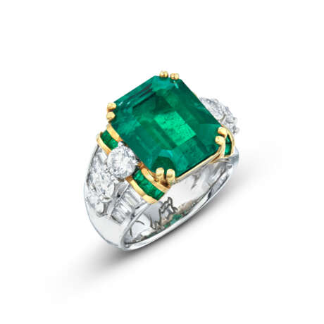 EMERALD AND DIAMOND RING - Foto 1