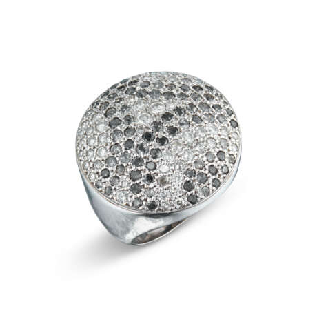NO RESERVE - CARTIER DIAMOND RING; TOGETHER WITH CARTIER COLOURED DIAMOND AND DIAMOND RING - photo 4