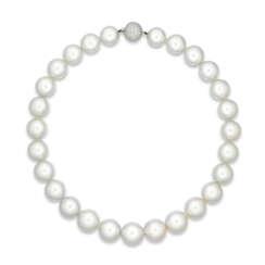 NO RESERVE - PEARL AND DIAMOND NECKLACE