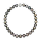 NO RESERVE - PEARL AND DIAMOND NECKLACE - photo 1