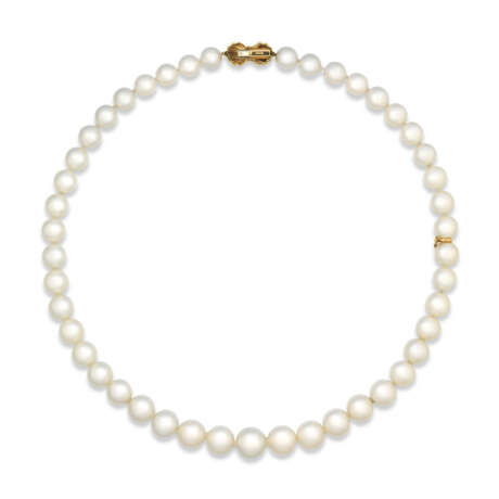 NO RESERVE - MIKIMOTO PEARL NECKLACE; TOGETHER WITH A PEARL AND DIAMOND RING - photo 5