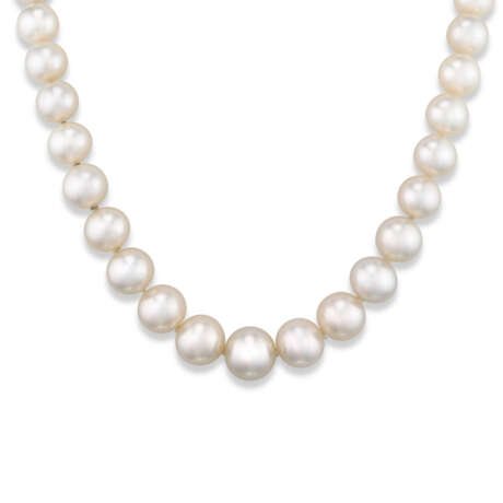 NO RESERVE - MIKIMOTO PEARL NECKLACE; TOGETHER WITH A PEARL AND DIAMOND RING - photo 7