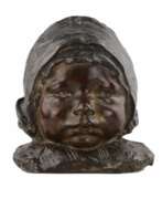 Patinated bronze. Bronze bust of a girl. Italy. The turn of the 19th-20th centuries. 