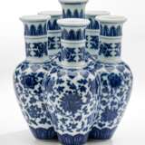 Seltene sechshalsige Vase mit unterglasurblauem Dekor, 'Liukongping' - photo 1