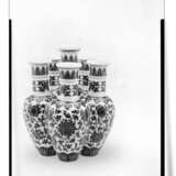 Seltene sechshalsige Vase mit unterglasurblauem Dekor, 'Liukongping' - photo 2