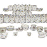 PARTIE DE SERVICE COMPOSITE EN PORCELAINE DE S&#200;VRES - Foto 1