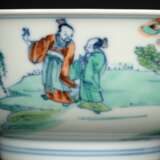 Kaiserliche 'Doucai'-Schale aus Porzellan mit Gelehrten- und Dienerdarstellung - Foto 3