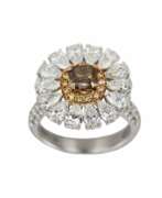 Catalogue des produits. Bague en or blanc 18 carats avec diamants. Marbella.