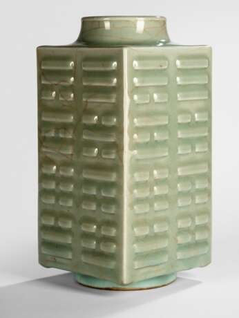'Cong'-förmige Vase mit seladonfarbener Glasur und 'bagua'-Trigrammen - Foto 1