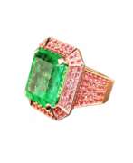 Produktkatalog. Bague en or 18 carats avec emeraude colombienne de 12,30 ct et saphirs. 