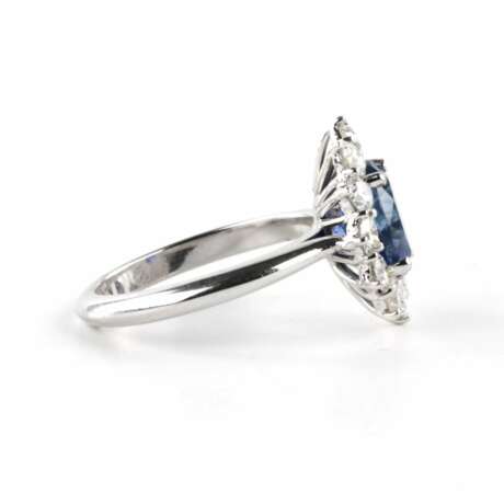 Bague en or avec saphir naturel et diamants Or 20th century - photo 8