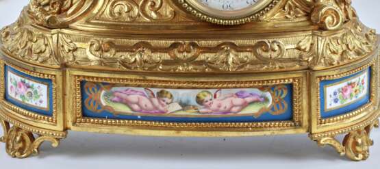 Mantel clock Allegories of Painting of gilded bronze 1920 Hand Painted Neorococo At the turn of 19th -20th century - photo 6