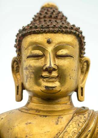 Feine feuervergoldete Bronze des Buddha Shakyamuni auf einem Lotos - Foto 2