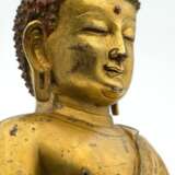 Feine feuervergoldete Bronze des Buddha Shakyamuni auf einem Lotos - Foto 3