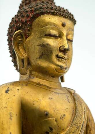 Feine feuervergoldete Bronze des Buddha Shakyamuni auf einem Lotos - photo 3
