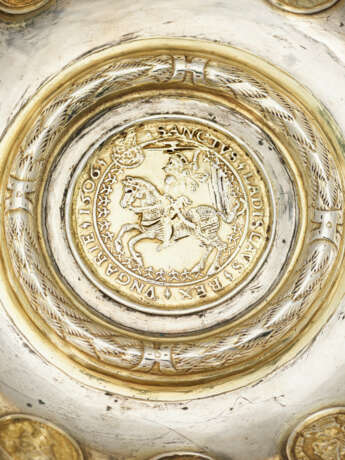 COUPE HONGROISE EN ARGENT ET VERMEIL OU MÜNZSCHALLE - photo 2