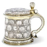 TANKARD À MONNAIE ALLEMAND EN ARGENT ET VERMEIL OU MÜNZHUMPEN - photo 1