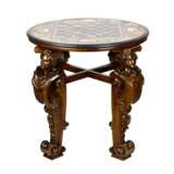 Une impressionnante table dechecs avec de precieuses mosa&iuml;ques romaines sur des pieds sculptes. Bois naturel Eclecticism 19th century - photo 5