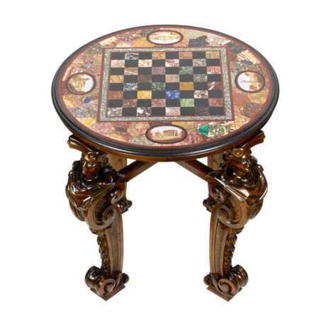Une impressionnante table dechecs avec de precieuses mosa&iuml;ques romaines sur des pieds sculptes. Bois naturel Eclecticism 19th century - photo 8