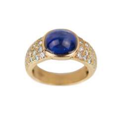 Gold ring with sapphire and diamonds. 