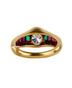 Catalogue des produits. Bague en or 18 carats avec diamant, emeraudes et rubis. 