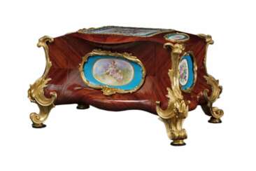 Table box for jewelry. Sevres 1830. 