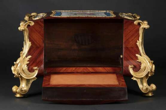 Bo&icirc;te de table pour bijoux. S&egrave;vres 1830. Porcelain Hand Painted 19th century - photo 5